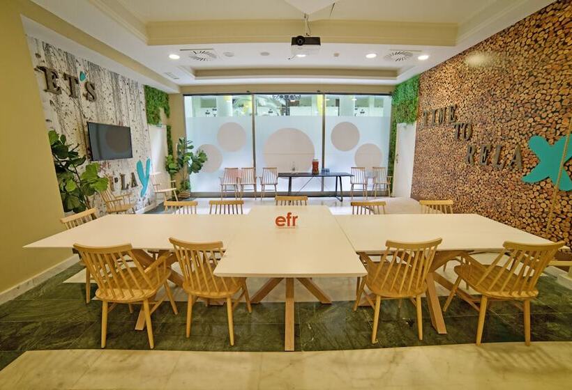 Отель Holiday World Riwo