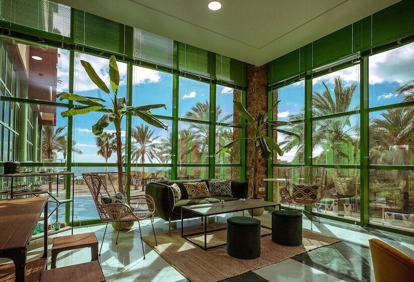 هتل Holiday World Riwo