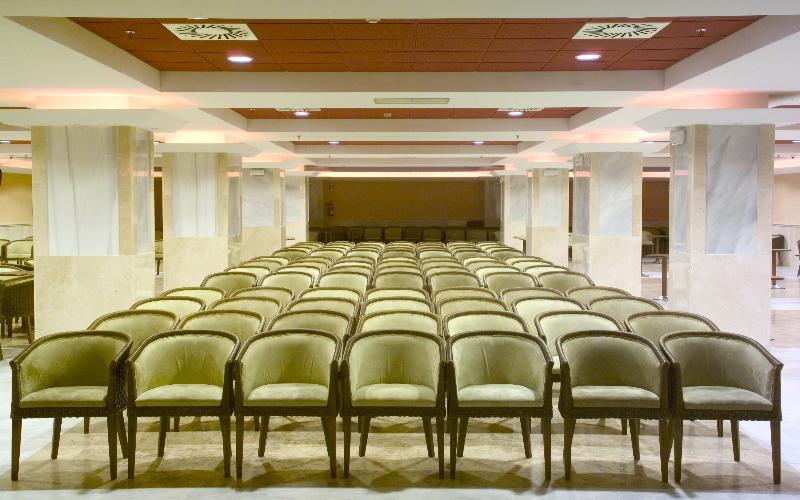 هتل Holiday World Riwo