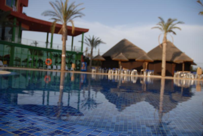 هتل Holiday World Riwo