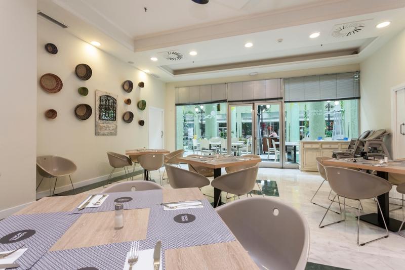 Отель Holiday World Riwo