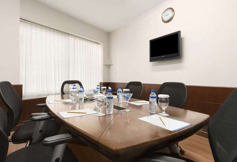 هتل Howard Johnson Bur Dubai