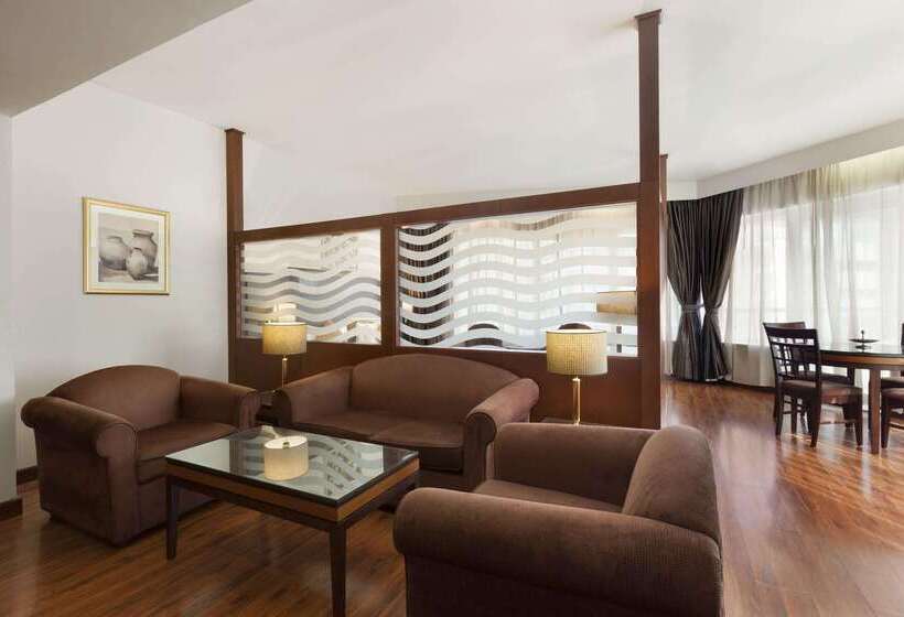 هتل Howard Johnson Bur Dubai