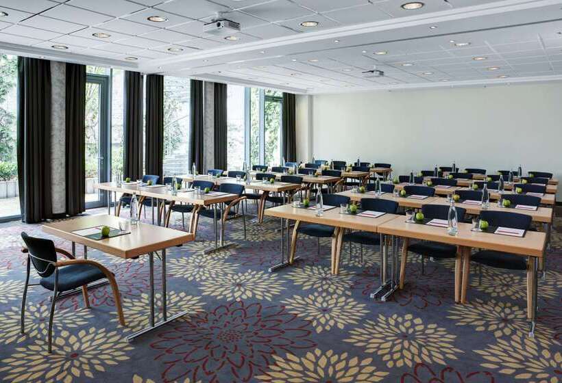 Отель Tribe Düsseldorf