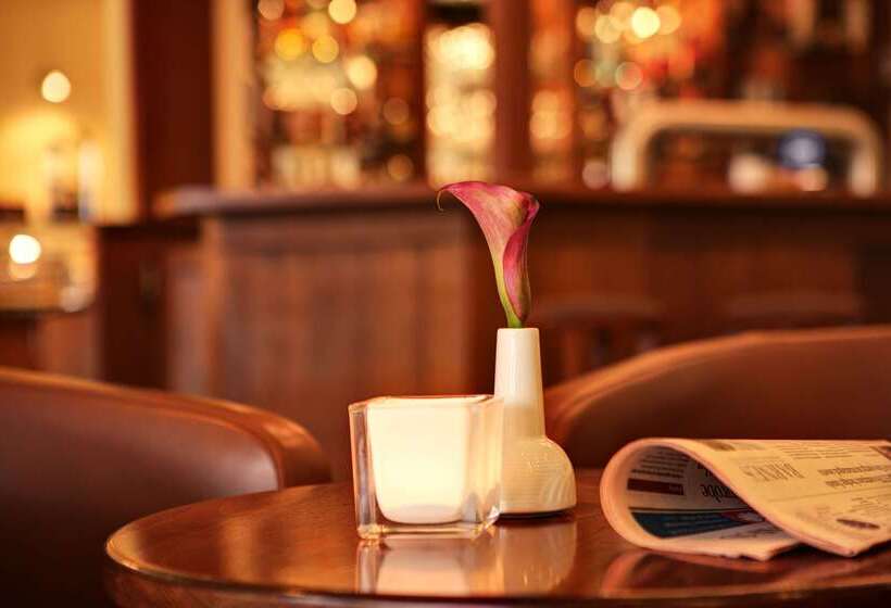 Отель Tribe Düsseldorf