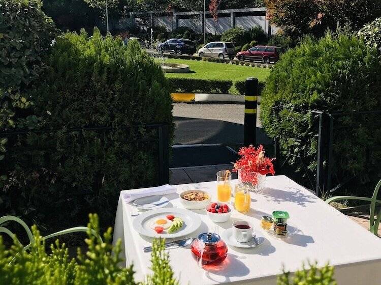 בית מלון כפרי Mak Albania