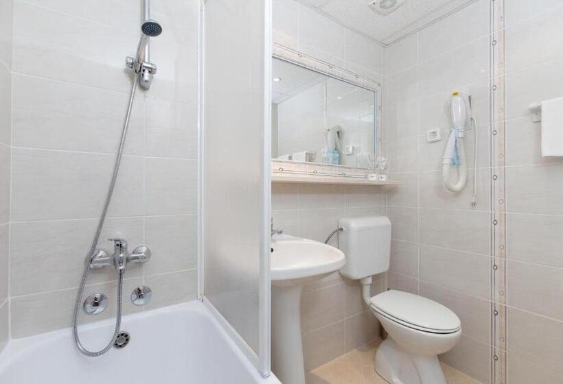 Mimosa Lido Palace   Maslinica Hotels & Resorts