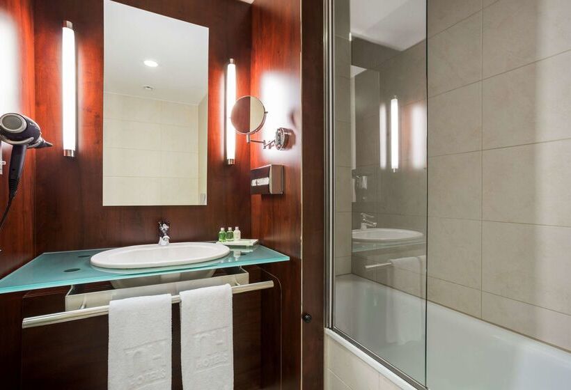 هتل NH Vienna Airport Conference Center