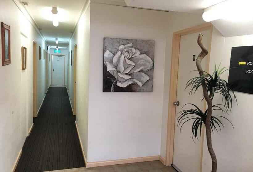 هتل The North Shore