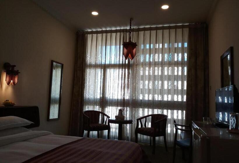 هتل Oriental Palace