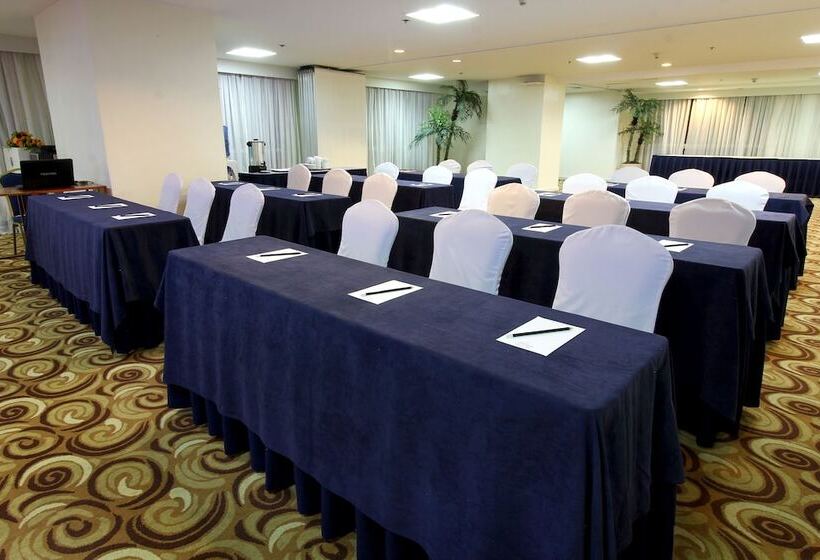 هتل Oxford Suites Makati