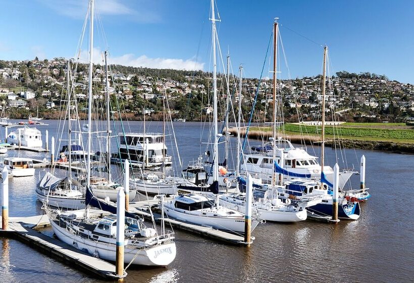 ホテル Peppers Seaport