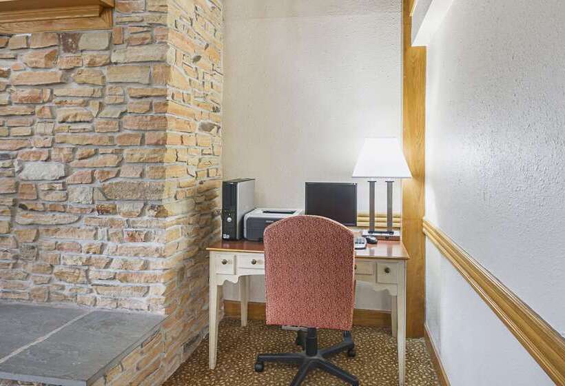 בית מלון כפרי Quality Inn & Suites Harrington   Milford