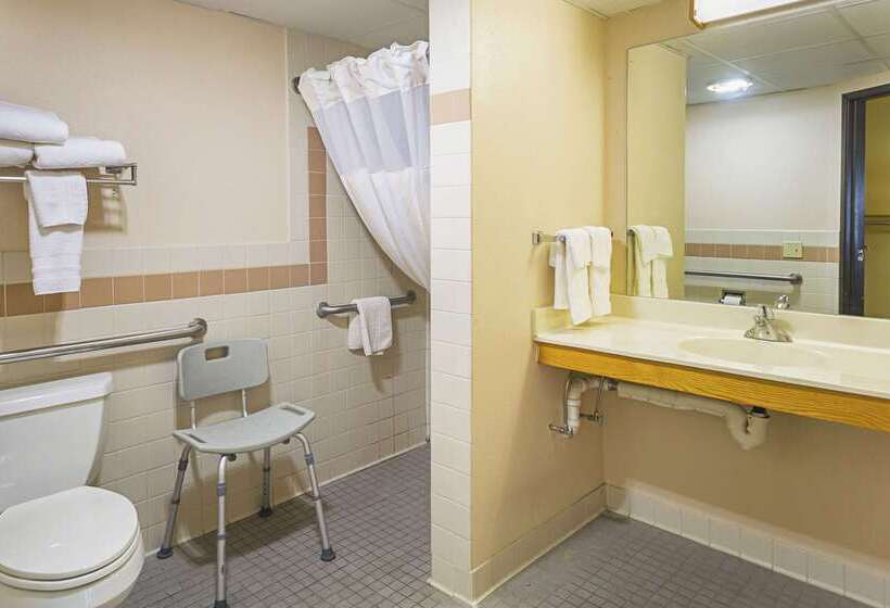 בית מלון כפרי Quality Inn & Suites Harrington   Milford