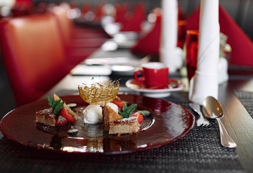 Отель Ramada By Wyndham Essen