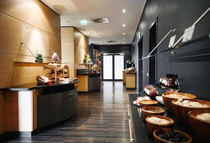 Отель Ramada By Wyndham Essen