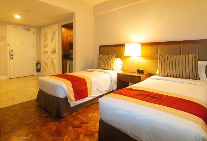 هتل Reddoorz Premium At The Residences Olympia Makati
