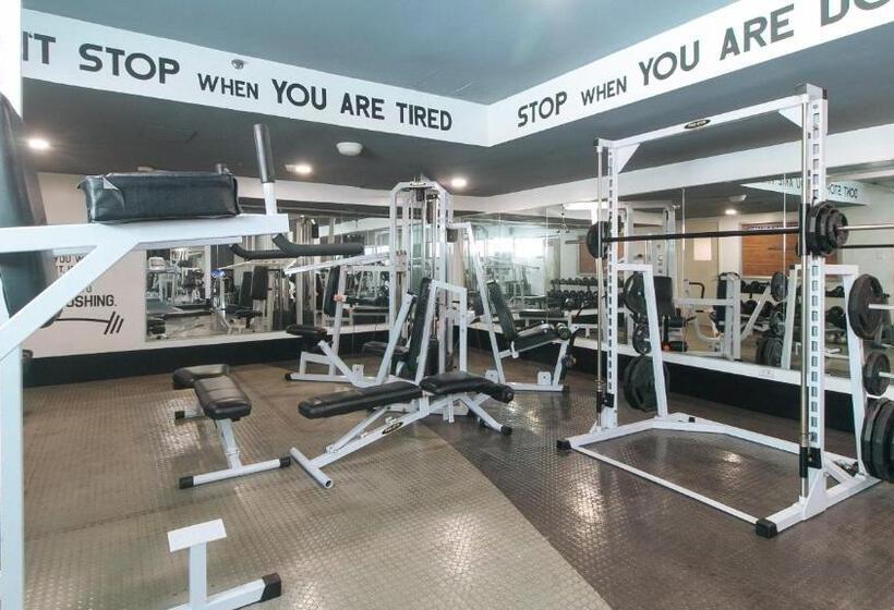 هتل Reddoorz Premium At The Residences Olympia Makati