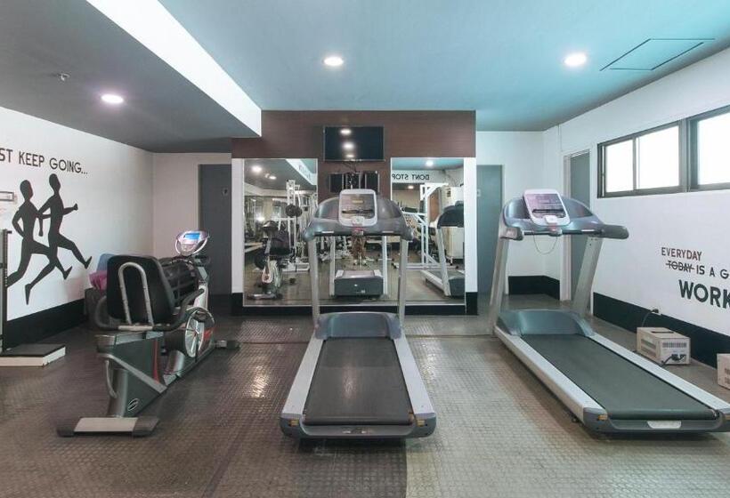 هتل Reddoorz Premium At The Residences Olympia Makati