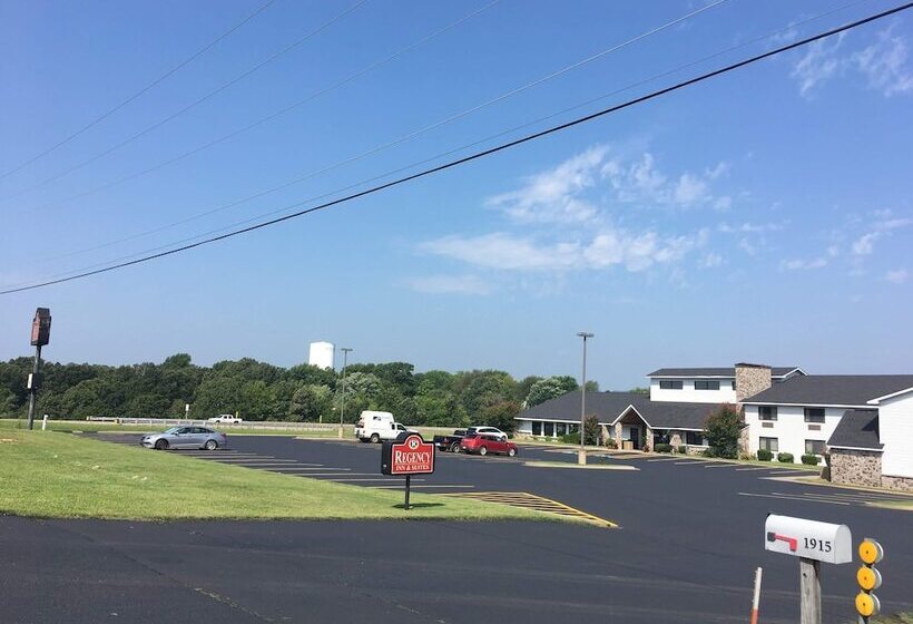 Отель Regency Inn And Suites