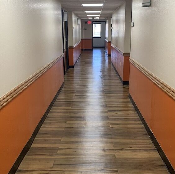 Отель Regency Inn And Suites