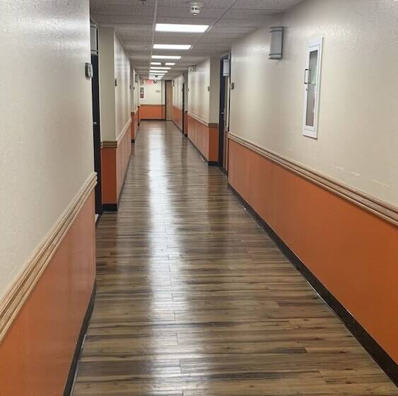 Отель Regency Inn And Suites