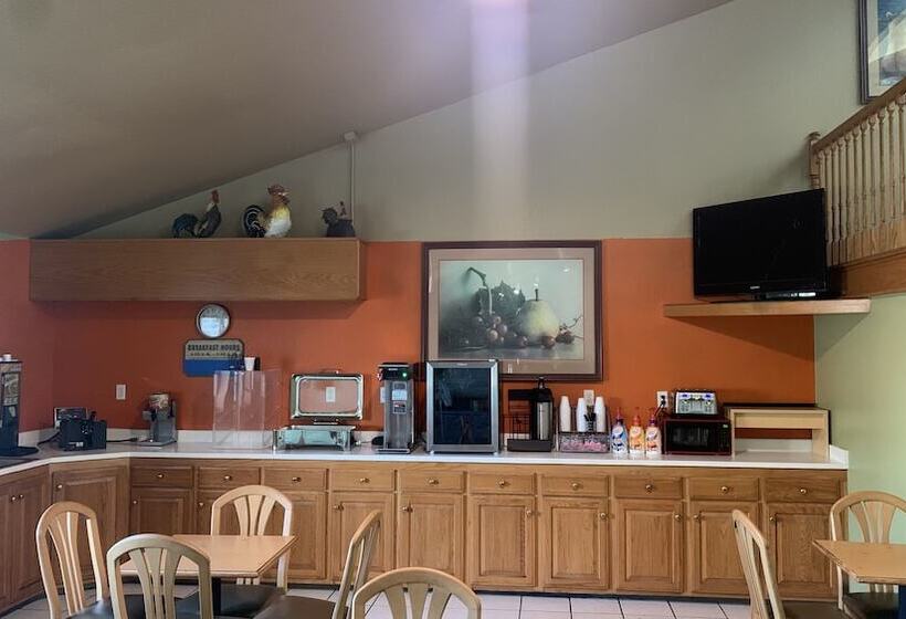 Отель Regency Inn And Suites