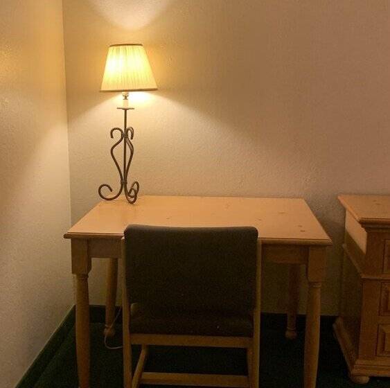 Отель Regency Inn And Suites