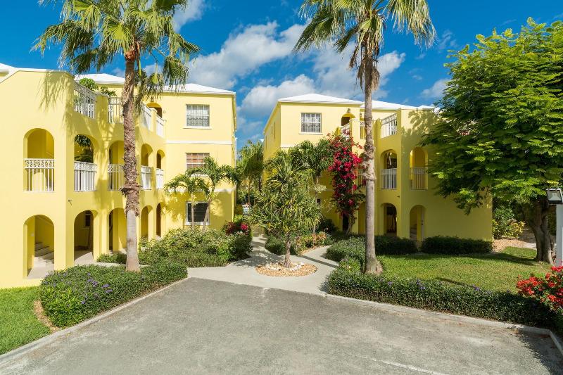 هتل The Inn At Grace Bay