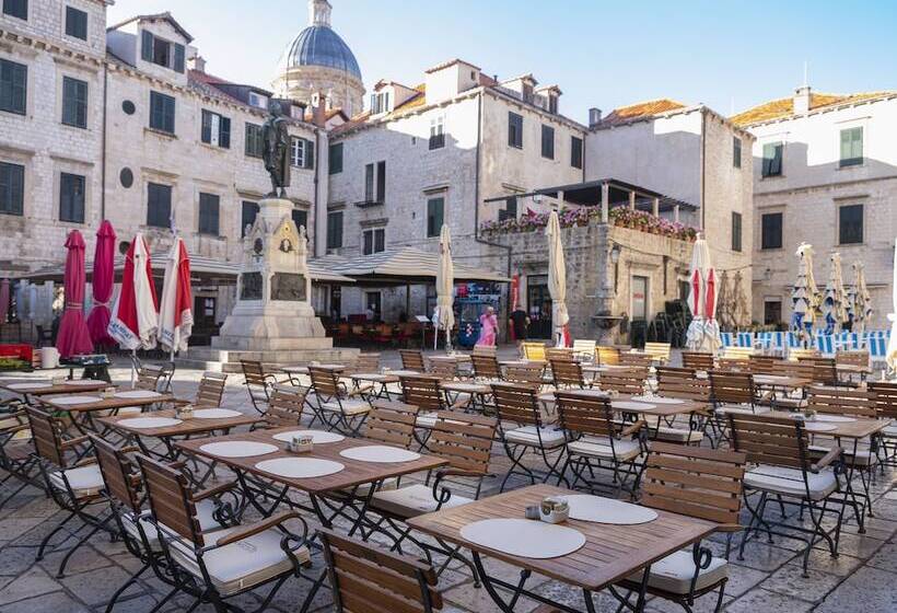 酒店 The Pucic Palace