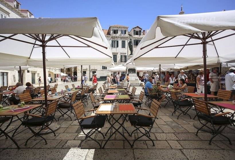 酒店 The Pucic Palace