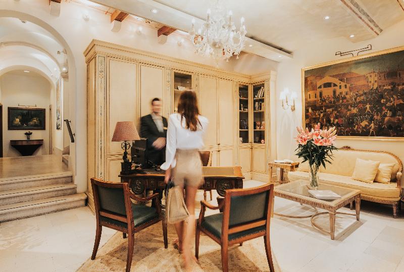 酒店 The Pucic Palace