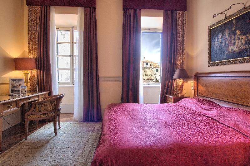 酒店 The Pucic Palace