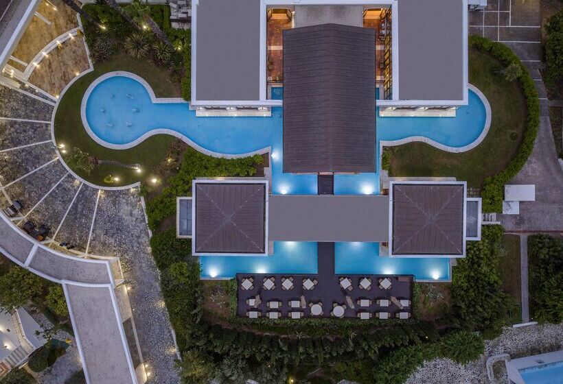 Neptune Luxury Resort