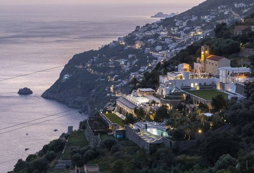 منتجع Furore Grand