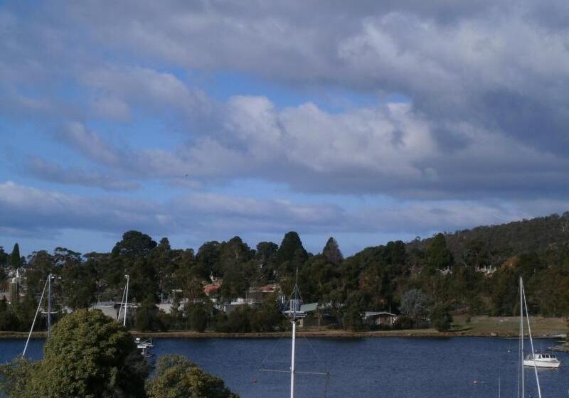 Waterfront Lodge Motel