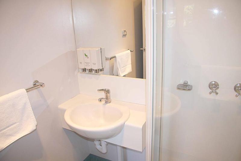 Waterfront Lodge Motel