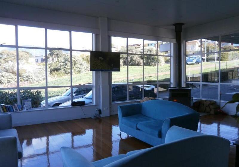 Waterfront Lodge Motel