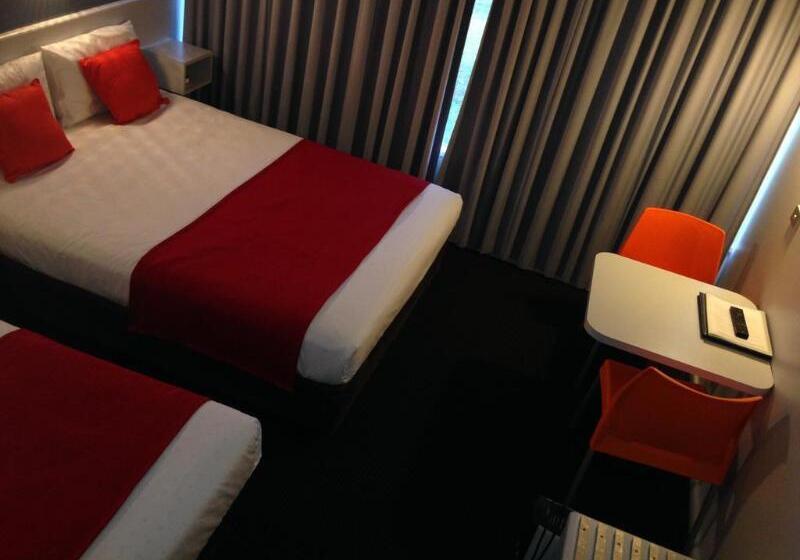 Waterfront Lodge Motel