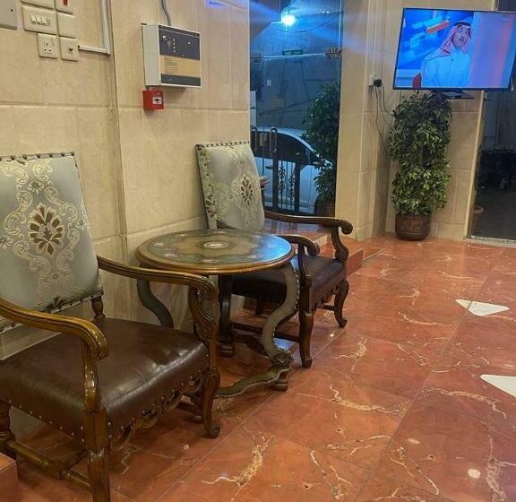 شقق المربعة للشقق المخدومة