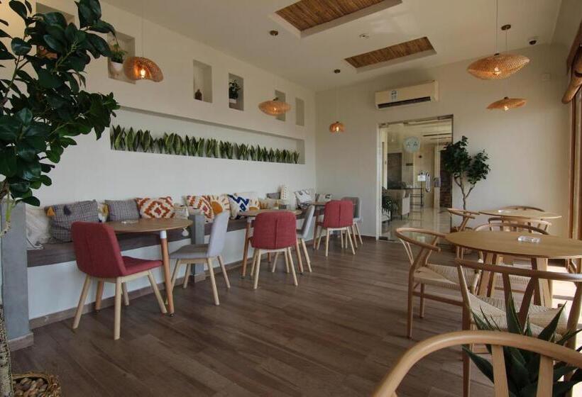 Al Jar Resort   Families Only