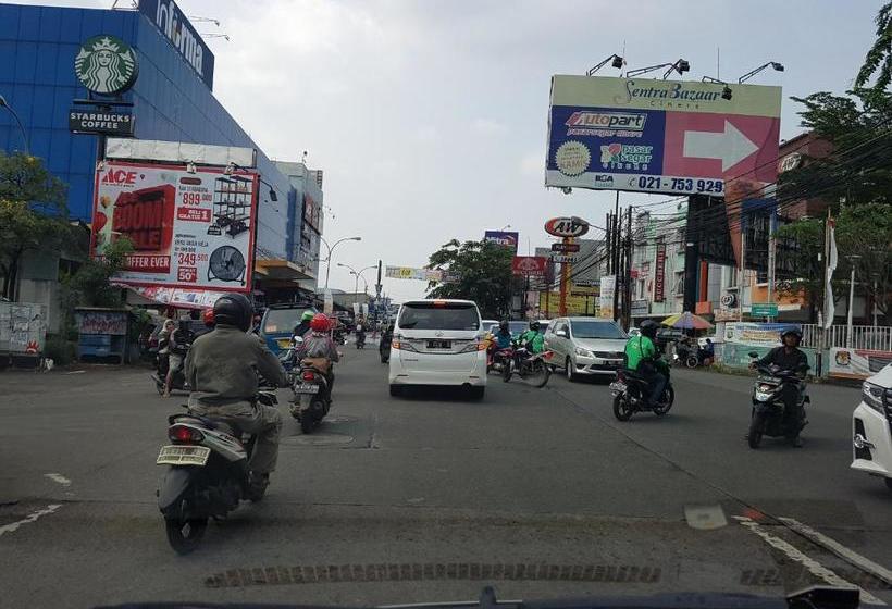 ユースホステル Cinere Inn & Residence