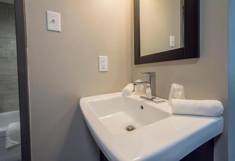 فندق صغير Grand Marshal Inn