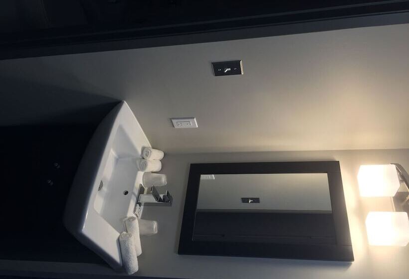 فندق صغير Grand Marshal Inn