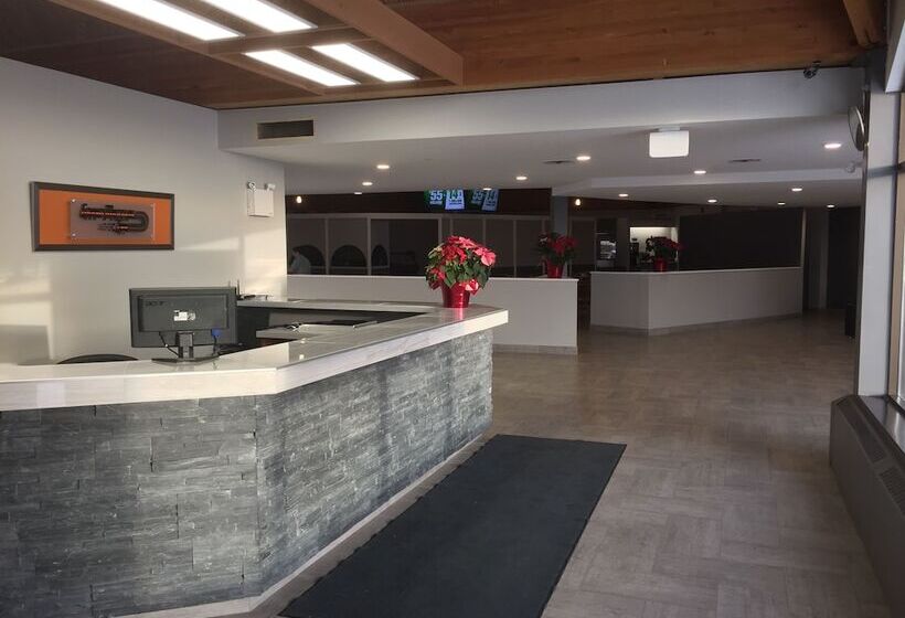 فندق صغير Grand Marshal Inn