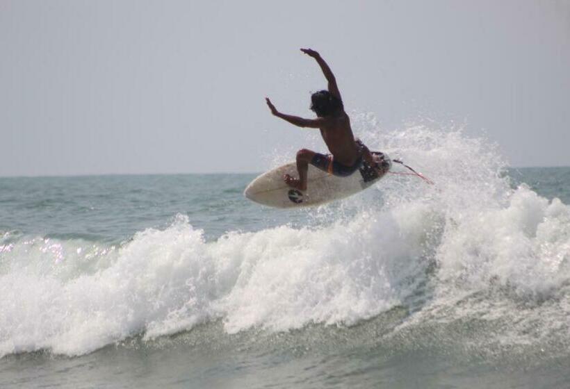 هاستل Hostal Puerto Engabao El Surf Shelter