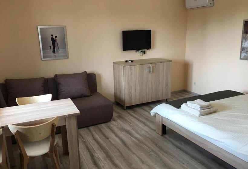 هاستل Vesyolaya Rochsha