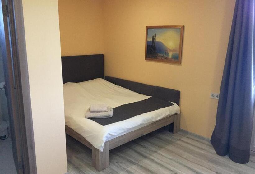 هاستل Vesyolaya Rochsha