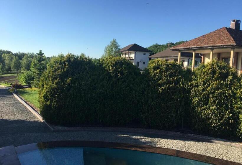 هاستل Vesyolaya Rochsha