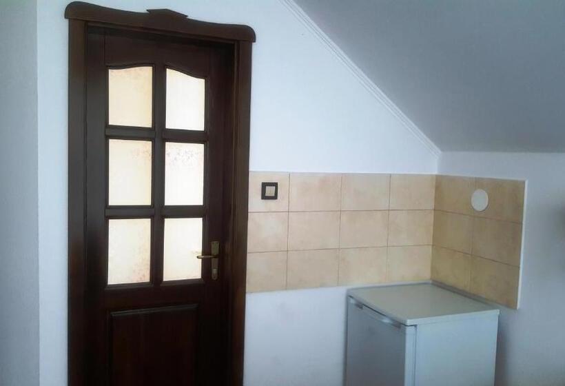 مبيت وإفطار Hazanéző Panzió